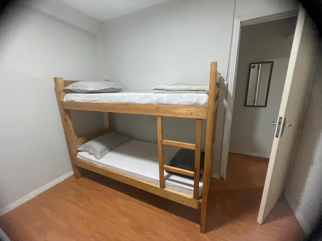 Casa Fundos Eco City 03 Simples E Confortavel Com 2 Quartos E Garagem กูรีตีบา ภายนอก รูปภาพ