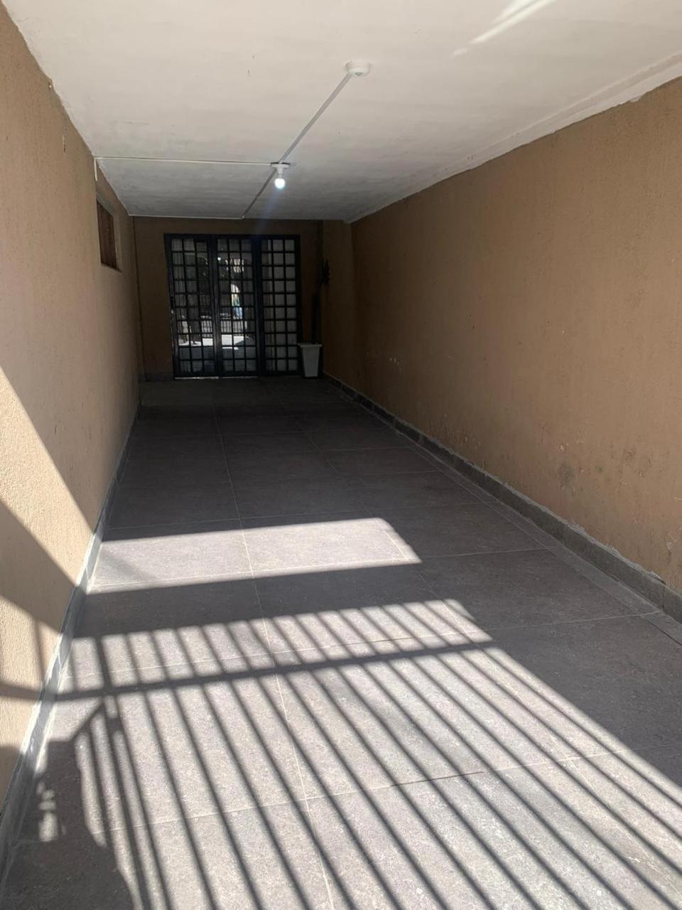 Casa Fundos Eco City 03 Simples E Confortavel Com 2 Quartos E Garagem กูรีตีบา ภายนอก รูปภาพ